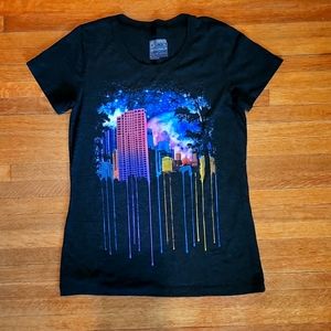CURBSIDE CLOTHING ARTIST GRAPHIC OF CITY SCAPE MELTING GRAPHIC t-shirt size XL